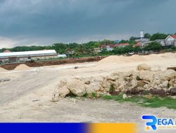 Proyek Lapangan Sepak Bola di Sampang Terancam Mangkrak