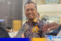 Caption: Rektor Universitas Trunojoyo Madura (Dr. Safi'), saat diwawancara awak media, (dok. regamedianews). 