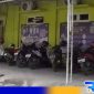 Caption: tampak sejumlah sepeda motor berjejer di tempat parkir Puskesmas Kamoning, (dok. regamedianews). 