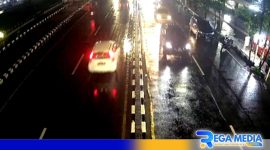 Caption: screenshot rekaman cctv di jalan raya depan Alun-Alun Trunojoyo Sampang, (dok. regamedianews). 