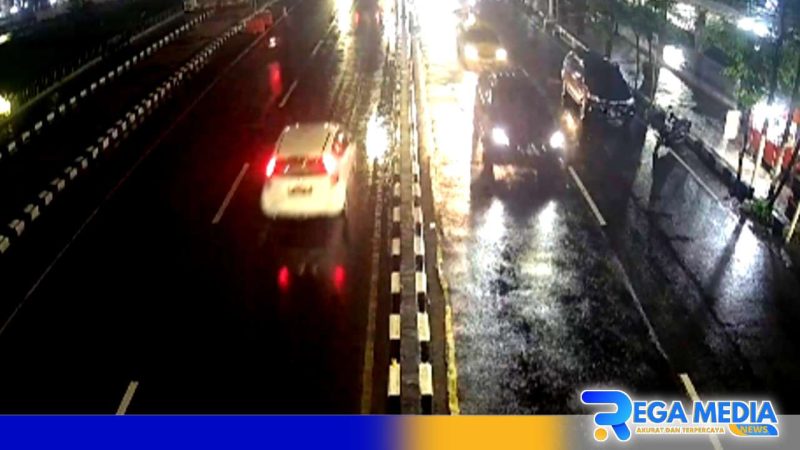 Caption: screenshot rekaman cctv di jalan raya depan Alun-Alun Trunojoyo Sampang, (dok. regamedianews). 