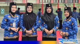 Caption: pose bersama para pegawai wanita Lapas Narkotika Pamekasan, usai gelar upacara Hari Ibu tahun 2024.