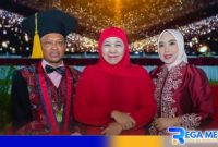 Caption: Rektor UTM Dr.Safi' dengan istri pose bersama calon Gubenur Jawa Timur 2024 terpilih Khofifah Indar Parawansa. 