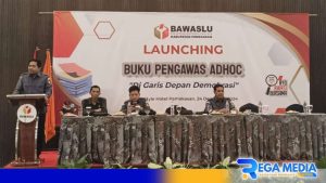 Bawaslu Pamekasan Luncurkan Buku ‘Di Garis Depan Demokrasi’