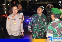 Caption: Kapolres bersama Dandim 0828 Sampang saat melaksanakan patroli skala besar dan meninjau pos pengamanan Operasi Lilin Semeru 2024.