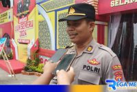 Caption: Kasi Humas Polres Pamekasan (AKP Sri Sugiarto) saat diwawancara awak media, (dok. regamedianews). 