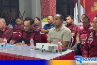 Caption: pegawai Lapas Narkotika Kelas IIA Pamekasan saat zoom meeting dengan Kadiv Pemasyarakatan Kanwil Kemenkumham Jatim, di aula R.Saharjo.