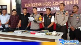 Caption: Kapolres Sampang ungkap angka laka lantas yang terjadi selama tahun 2024, (dok. regamedianews). 