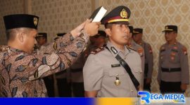 Caption: prosesi pengambilan sumpah Kasat Lantas Polres Sampang yang baru (AKP Sigit Ekan Sahudi). 