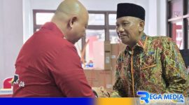 Caption: momen Kalapas Narkotika Kelas IIA Pamekasan dalam acara pengantar purna tugas dua pegawai terbaik. 