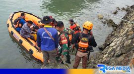 Caption: persiapan tim SAR melakukan pencarian korban hilang tenggelam saat mancing di perairan Desa Ambat, (dok. regamedianews). 