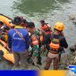 Caption: persiapan tim SAR melakukan pencarian korban hilang tenggelam saat mancing di perairan Desa Ambat, (dok. regamedianews). 
