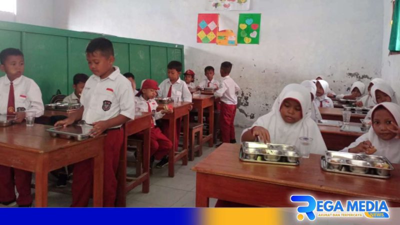 Caption: siswa SD di Kabupaten Bangkalan mulai merasakan program makan bergizi gratis, (dok. regamedianews). 