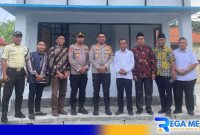 Caption: Rektor UTM pose bersama Kapolres Bangkalan usai resmikan pos keamanan, (dok. regamedianews). 