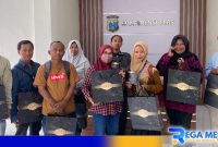 Caption: Ketua IWO Pamekasan bersama anggotanya, di Mako Kepolisian Resor Pamekasan, (dok. regamedianews). 