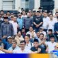 Caption: H.Slamet Junaidi dan Ra Mahfud, pose bersama para pendukungnya didepan gedung Mahkamah Konstitusi, (dok. regamedianews). 