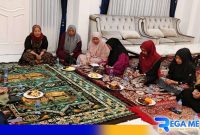 Caption: Suara Perempuan Sampang (SPS) gelar doa bersama di kediaman H.Slamet Junaidi, di Bogor Jawa Barat, (dok. regamedianews). 