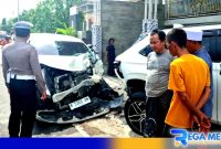 Caption: kondisi kendaraan yang terlibat kecelakaan di jalan raya Tambaan Camplong Sampang tampak rusak parah, (dok. regamedianews). 
