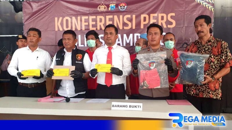 Caption: Polres Sampang tunjukkan barang bukti kasus curanmor yang berhasil diungkap Satreskrim, (dok. regamedianews). 