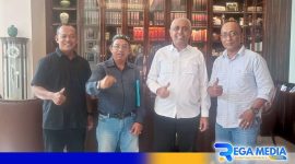 Caption: pengurus SMSI Jatim saat melaporkan kesiapan pelaksanaan Musprov, (dok. Regamedianews). 