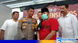 Caption: Kapolres Sampang interogasi langsung tersangka pembunuhan pria bersarung, (dok. regamedianews). 