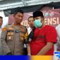 Caption: Kapolres Sampang interogasi langsung tersangka pembunuhan pria bersarung, (dok. regamedianews). 