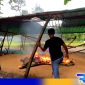 Caption: Satreskrim Polres Bangkalan porak porandakan arena judi sabung ayam di Desa Serabi Barat, (dok. regamedianews). 