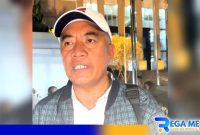 Caption: Jubir Jimad Sakteh (Amin Arif Tirtana) saat diwawancara awak media didepan Gedung MK, Jakarta, (dok. regamedianews). 