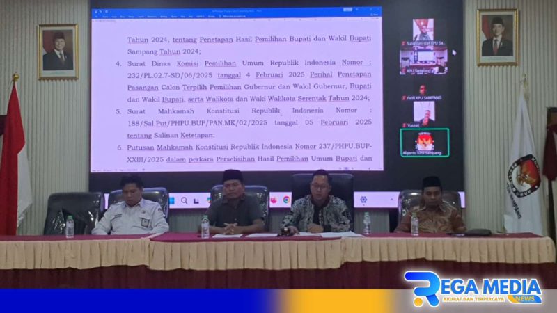 Caption: Komisi Pemilihan Umum (KPU) Sampang saat gelar rapat pleno penetapan Bupati-Wakil Bupati Sampang terpilih, (dok. regamedianews). 
