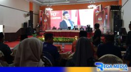 Caption: Ketua KPU Sampang (Aliyanto) menyampaikan sambutannya saat gelar penyampaian usulan pengesahan dan pengangkatan bupati-wabup terpilih, (dok. regamedianews). 