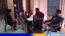 Caption: tersangka inisial HR saat diperiksa penyidik Satresnarkoba Polres Sampang, (dok. Humas Polri). 