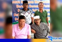Caption: tokoh masyarakat Kecamatan Sampang pose bersama di Posko Pemenangan Jimad Sakteh Korcam Sampang, (dok. regamedianews). 