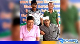 Caption: tokoh masyarakat Kecamatan Sampang pose bersama di Posko Pemenangan Jimad Sakteh Korcam Sampang, (dok. regamedianews). 