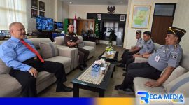 Caption: Kepala Kejari Pamekasan (M.Ilham) saat menemui Kalapas Narkotika Kelas IIA Pamekasan (Fathorrosi). 