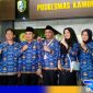 Caption: pose bersama Sekdakab Sampang dengan Kadinkes KB serta Kabid usai launching program Cek Kesehatan Gratis, (dok. regamedianews). 