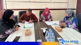 Caption: Kepala BPJS Ketanagakerjaan Madura dan Kepala Disperinaker Bangkalan teken perjanjian kerjasama program jaminan sosial. 