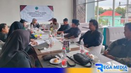 Caption: berlangsungnya rapat IWO Pamekasan dalam agenda pembentukan tim pelaksana kegiatan berbagi takjil ramadhan, (dok. regamedianews). 