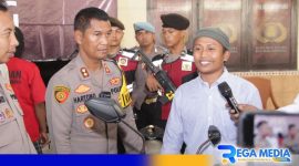 Cation: korban curanmor (Abdur Rouf) menyampaikan terima kasihnya kepada Polsek Tambelangan dan Polres Sampang, (dok. Humas Polri). 