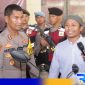 Cation: korban curanmor (Abdur Rouf) menyampaikan terima kasihnya kepada Polsek Tambelangan dan Polres Sampang, (dok. Humas Polri). 
