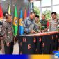 Caption: didampingi Rektor UTM dan Forkopimda Bangkalan, Wamendiktisaintek resmikan Gedung Inovasi Teaching Industry. 