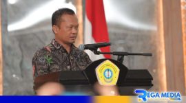 Caption: Rektor UTM (Prof. Dr. Safi'). 