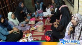 Caption: Azizah ketua ILP Sampang sampaikan sambutan acara tasyakuran anniversary ke-4, (dok. regamedianews). 