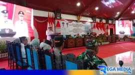 Caption: Bupati Sampang H.Slamet Junaidi didampingi Wakil Bupati Ra Mahfud, saat paparkan visi misi Sampang Hebat Bermartabat Plus, (dok. regamedianews). 