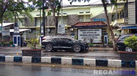 Caption: tampak depan Kantor BKPSDM Kabupaten Sampang, (dok. regamedianews). 