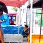 Caption: salah satu PKL food colony Pamekasan saat mengecek gerobak yang dibobol maling, (dok. regamedianews). 