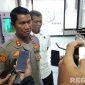 Caption: Kapolres Sampang saat diwawancara awak media, terkait dugaan pelepasan pelaku penganiayaan, (dok. regamedianews). 