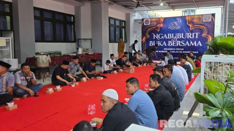Caption: tampak rasa kebersamaan pegawai Lapas Narkotika Pamekasan saat acara ngabuburit dan berbuka puasa bersama. 
