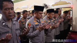 Polres Bangkalan Sholat Ghaib Untuk Tiga Polisi Gugur di Lampung