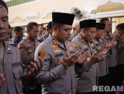 Polres Bangkalan Sholat Ghaib Untuk Tiga Polisi Gugur di Lampung