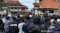 Mahasiswa Demo DPRD Pamekasan, Tolak Revisi UU TNI